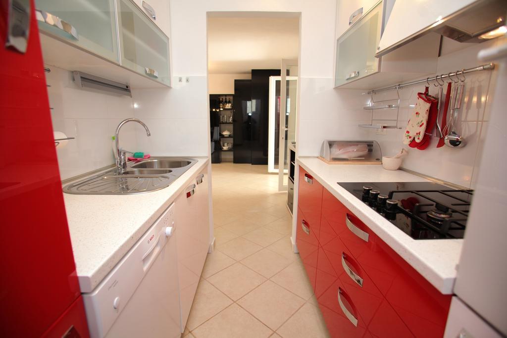 Gem Of The Sea Luxury Beach Apartment With Brand New Heating Infinity Pool Трогір Екстер'єр фото