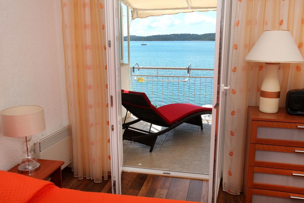 Gem Of The Sea Luxury Beach Apartment With Brand New Heating Infinity Pool Трогір Екстер'єр фото