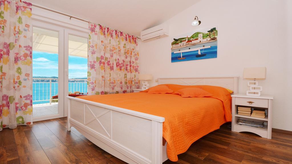 Gem Of The Sea Luxury Beach Apartment With Brand New Heating Infinity Pool Трогір Екстер'єр фото