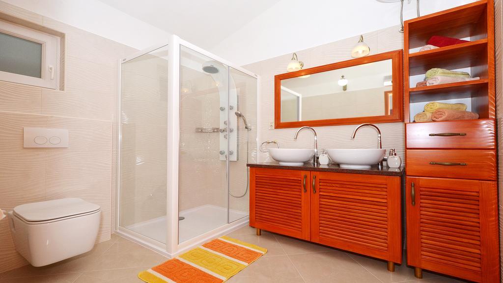 Gem Of The Sea Luxury Beach Apartment With Brand New Heating Infinity Pool Трогір Екстер'єр фото