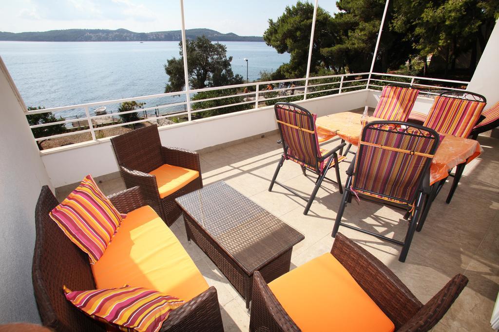 Gem Of The Sea Luxury Beach Apartment With Brand New Heating Infinity Pool Трогір Екстер'єр фото