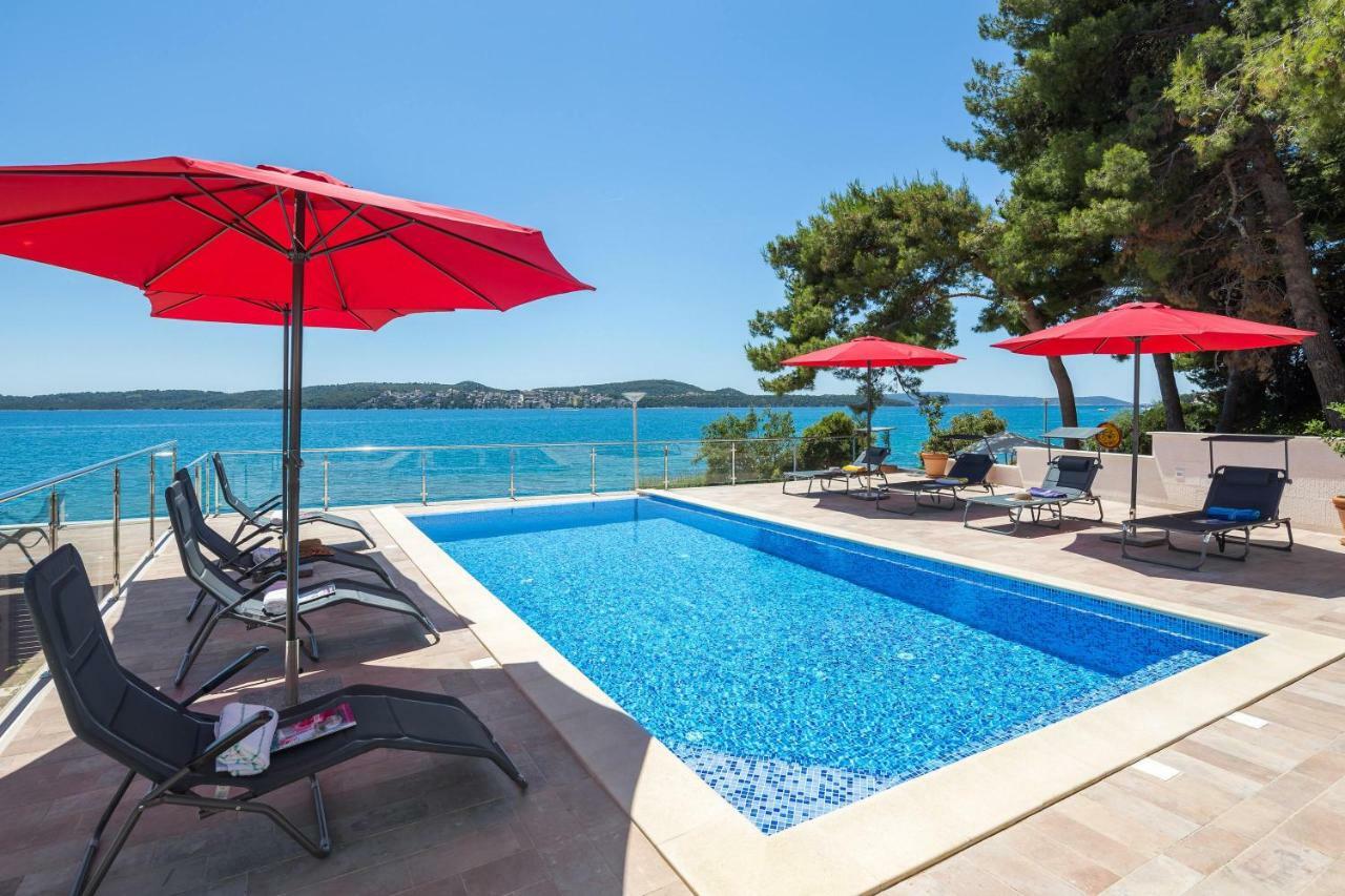 Gem Of The Sea Luxury Beach Apartment With Brand New Heating Infinity Pool Трогір Екстер'єр фото
