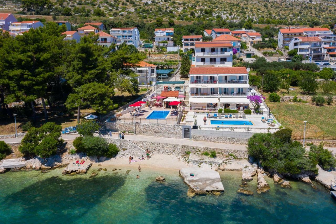Gem Of The Sea Luxury Beach Apartment With Brand New Heating Infinity Pool Трогір Екстер'єр фото