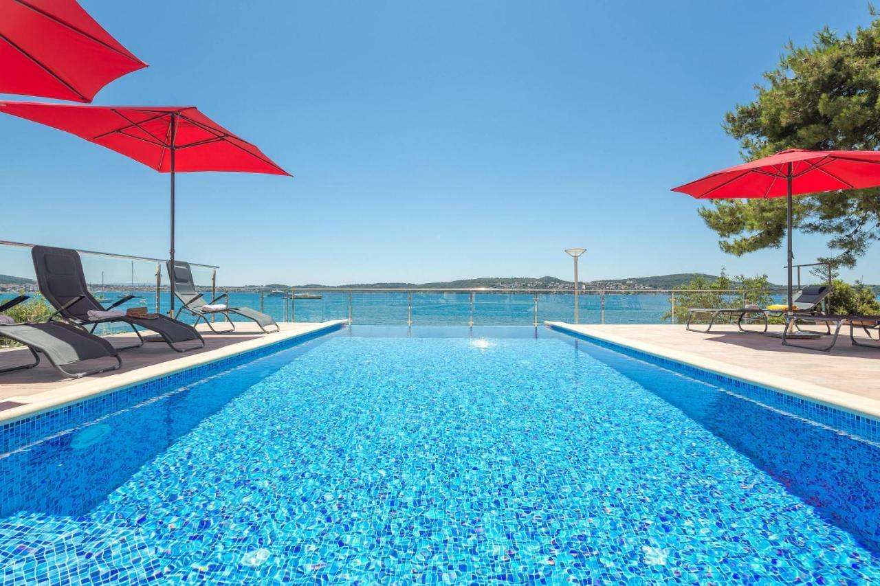 Gem Of The Sea Luxury Beach Apartment With Brand New Heating Infinity Pool Трогір Екстер'єр фото