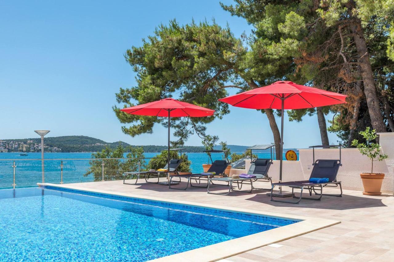Gem Of The Sea Luxury Beach Apartment With Brand New Heating Infinity Pool Трогір Екстер'єр фото