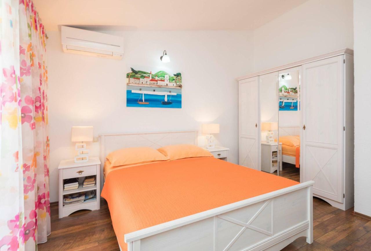Gem Of The Sea Luxury Beach Apartment With Brand New Heating Infinity Pool Трогір Екстер'єр фото