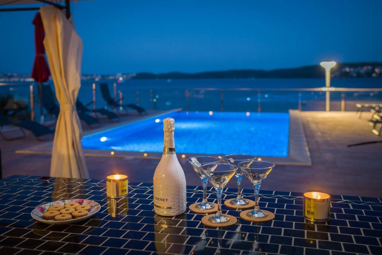 Gem Of The Sea Luxury Beach Apartment With Brand New Heating Infinity Pool Трогір Екстер'єр фото