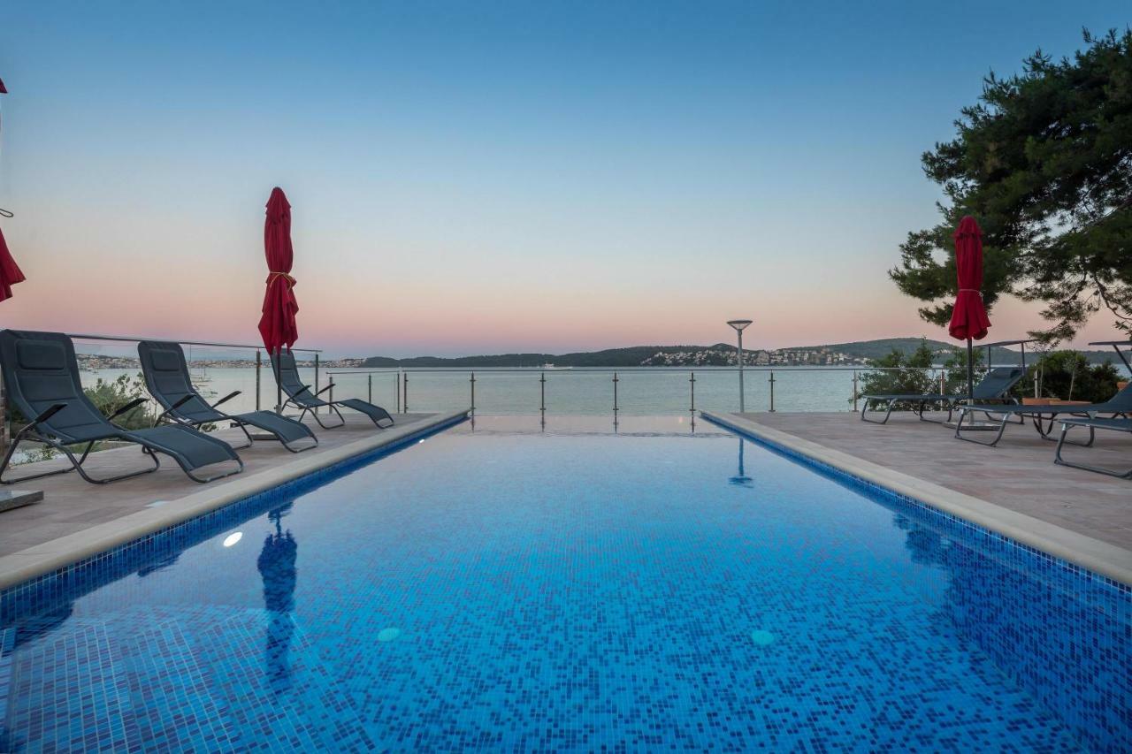 Gem Of The Sea Luxury Beach Apartment With Brand New Heating Infinity Pool Трогір Екстер'єр фото