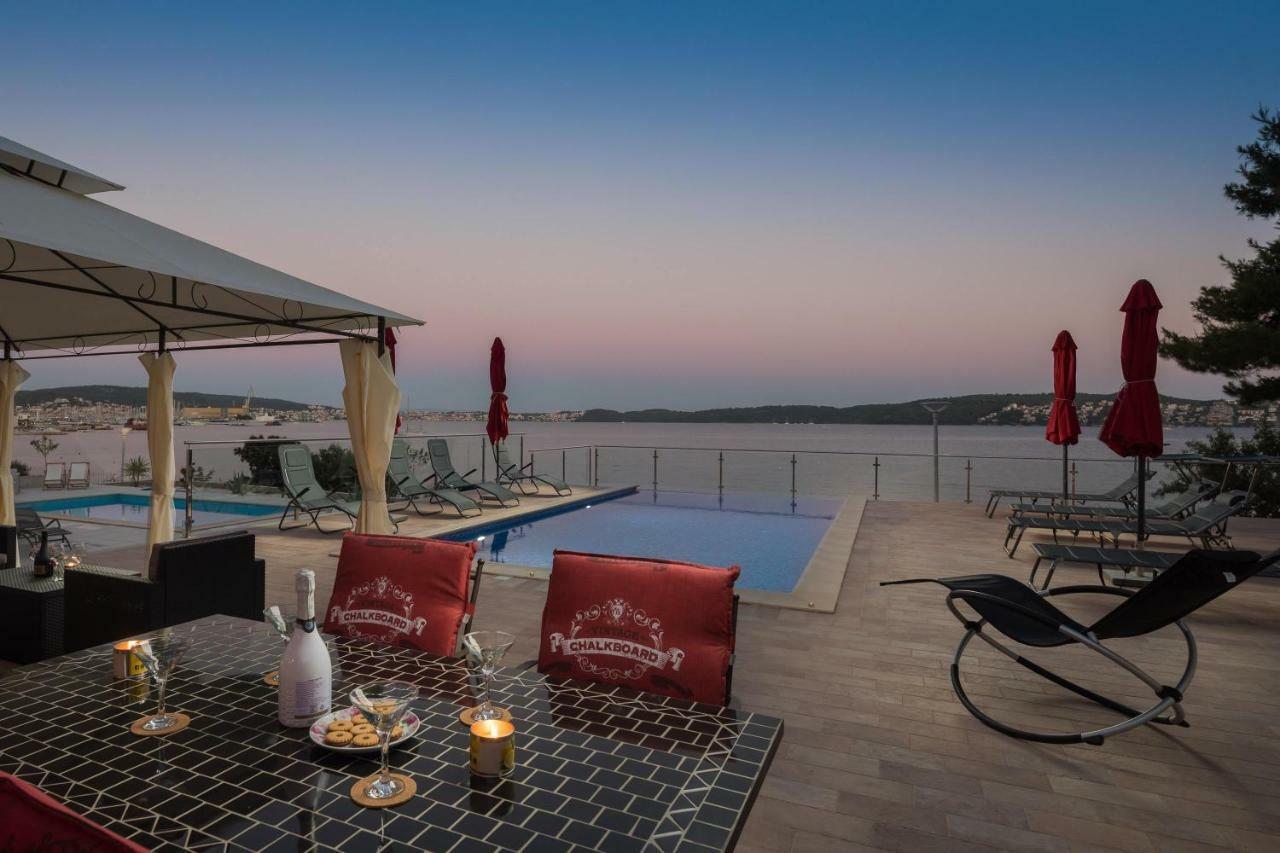 Gem Of The Sea Luxury Beach Apartment With Brand New Heating Infinity Pool Трогір Екстер'єр фото