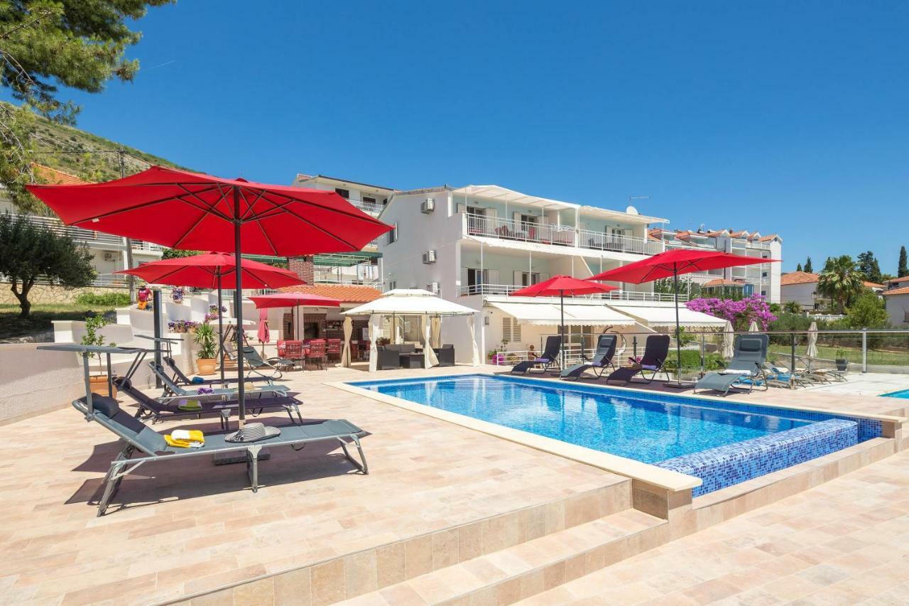 Gem Of The Sea Luxury Beach Apartment With Brand New Heating Infinity Pool Трогір Екстер'єр фото
