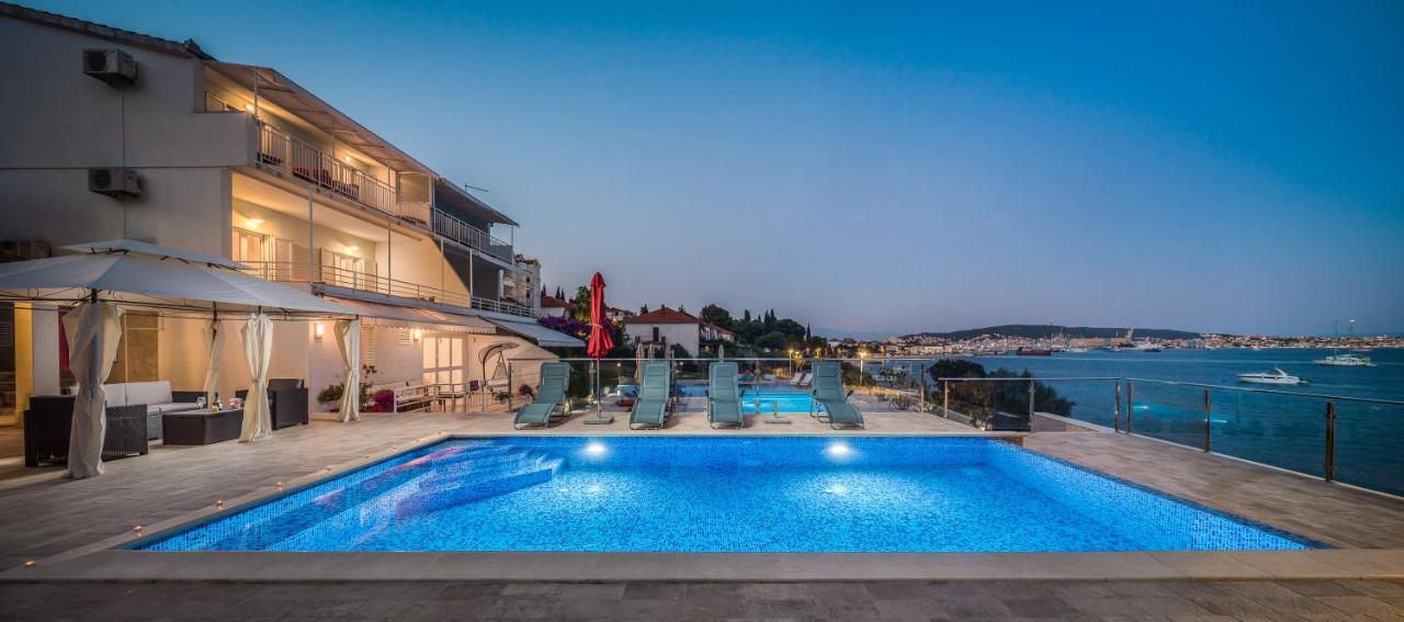 Gem Of The Sea Luxury Beach Apartment With Brand New Heating Infinity Pool Трогір Екстер'єр фото